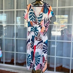Tropical short sleeve dress with pockets
